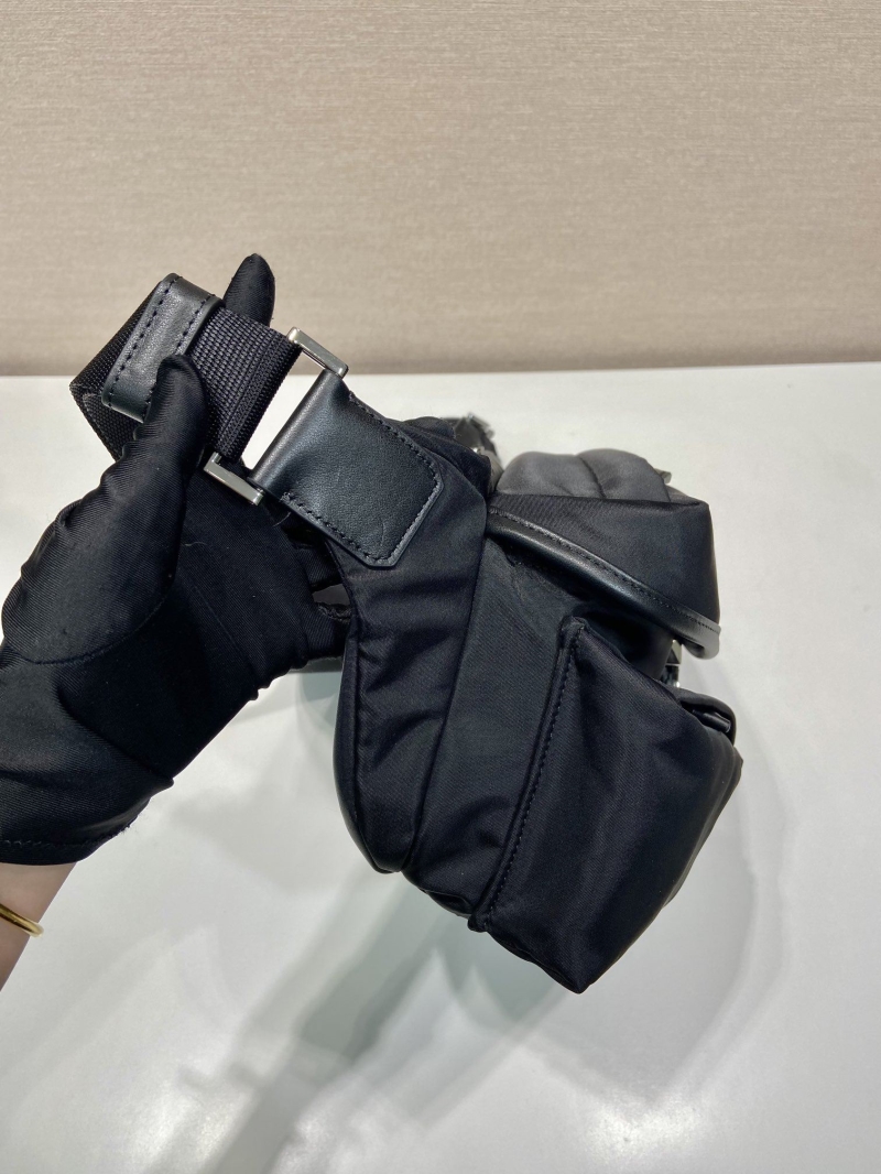 Pra*a waist chest packs